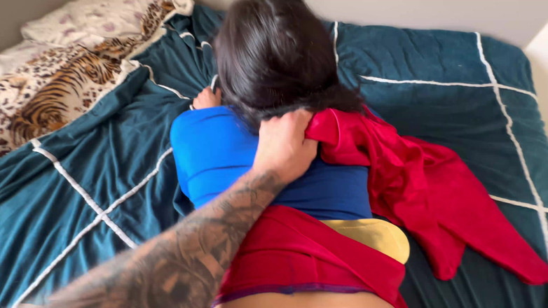 Shamelesscouple: Supergirl hạ nhục: lần đầu tiên cô ấy phục tùng một người...