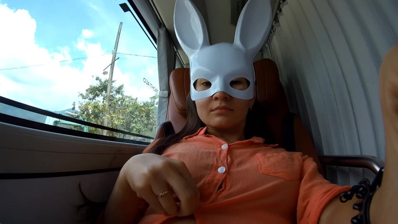 PassionBunny: Riskante ******-selbstbefriedigung im bus