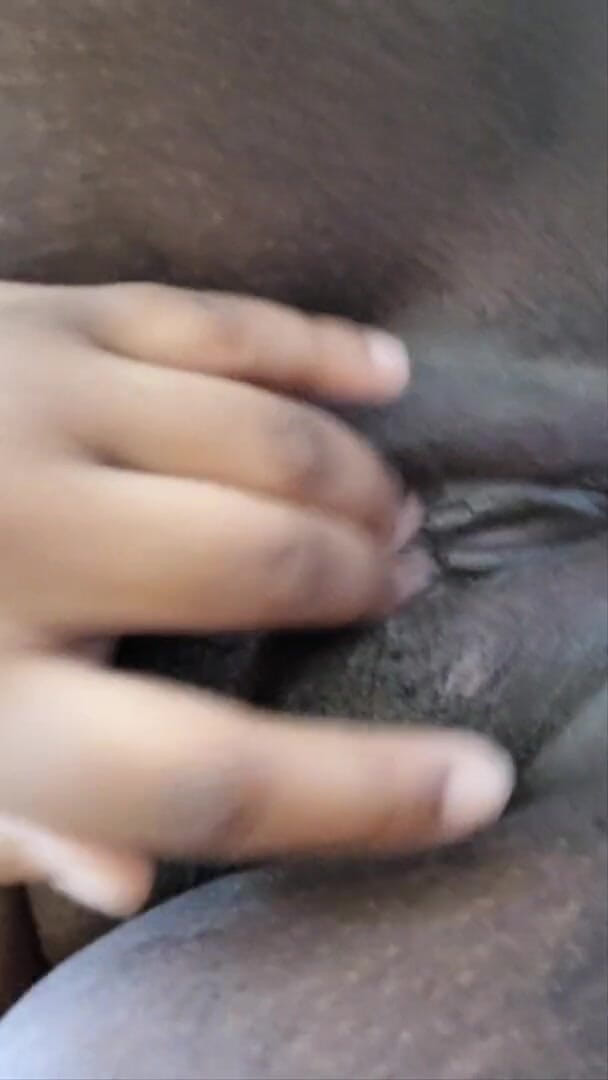 Wet ebony pussy: Dark pussy juice