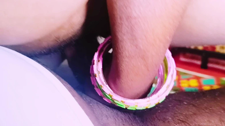 Telugu honey lips: Desi macecha a nevlastní syn dildo kondom šukají