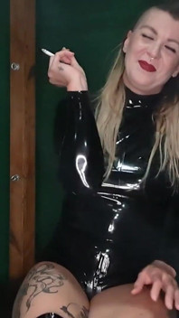 Smoking Latex Queen