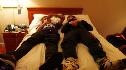 Ethan Alex: Les jeunes copains adorent dans une chambre de motel