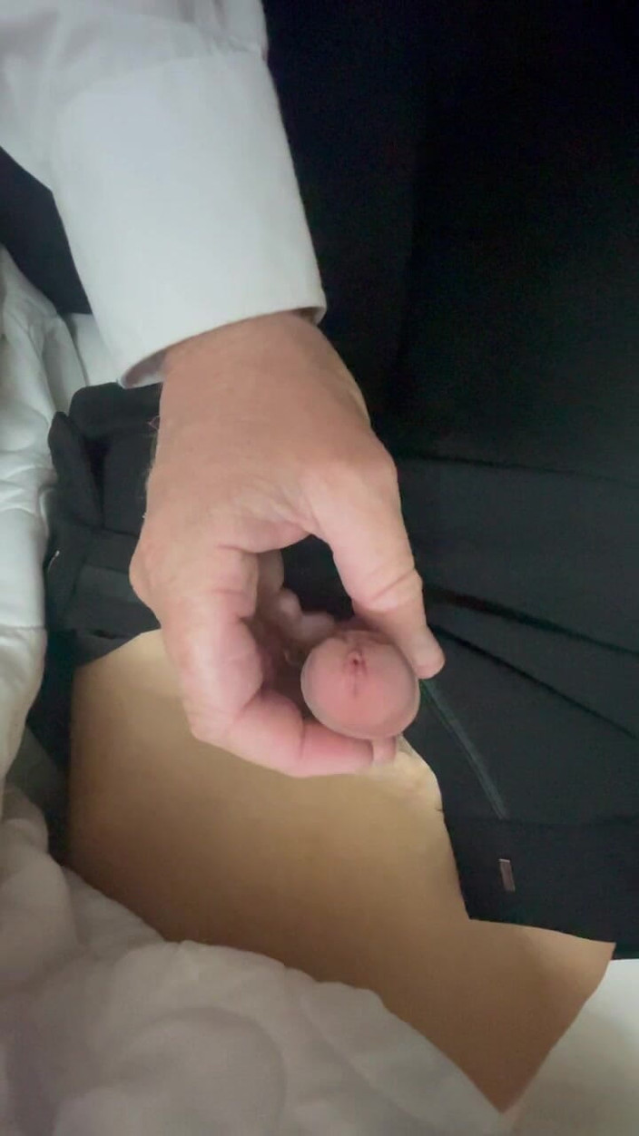 Quan Vietnam 18: Murid perawan ini dihukum anal sama pak gurunya yang tua...