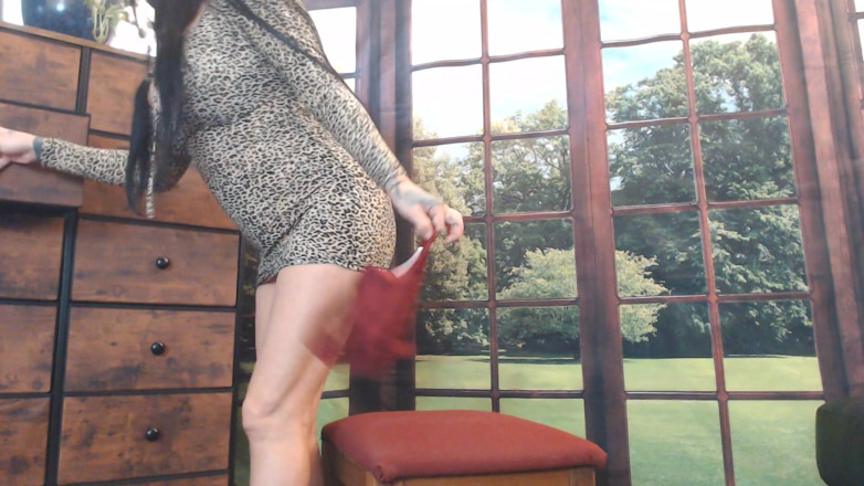 Abby Anna: 你淫荡的秘书偷偷给你发邮件