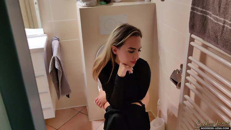 Goddess Lena: Jilat toilet, telan sperma, telan sperma!
