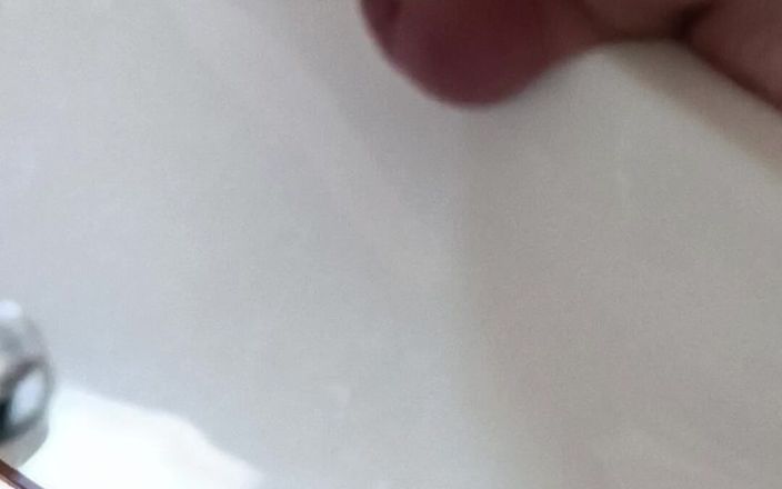 Dem king: Masturbation dans la salle de bain seule