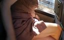 Mature cunt: Orgasmo con due gambe incrociate sul bus