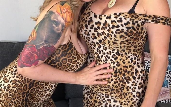 Julia Ann: Julia Ann si hraje s Vicky Vicky Vette