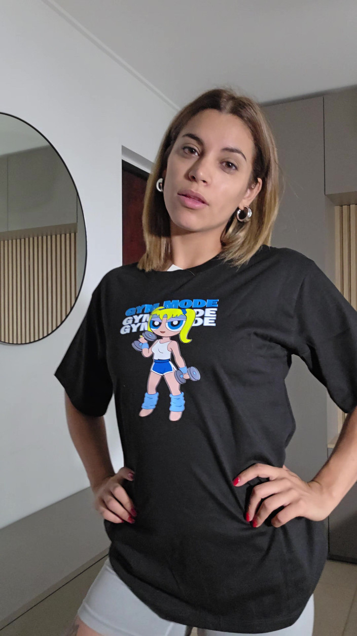 Young big apple: Saya mencoba banyak pakaian baru untuk memodelkannya. Apakah Anda menyukai...