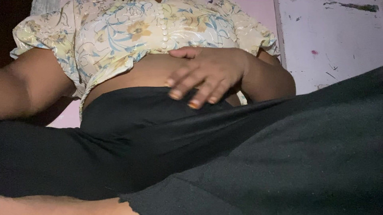 Angoori: 새엄마 보지 핑거링