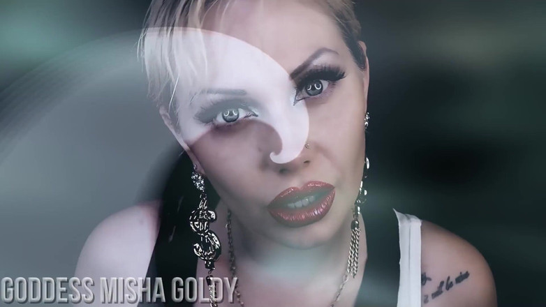 Goddess Misha Goldy: Impiantare un cazzo che succhia e ingoia la sborra nella...