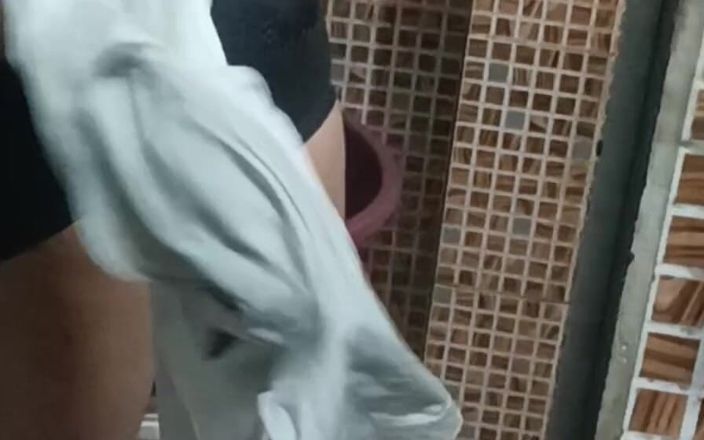My hot pussy Shahida: Sperma min hem flickvän efter sex badrum färskt