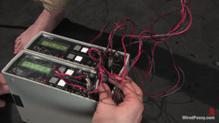 Wired Pussy by Kink: 白布