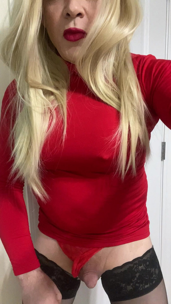 MadisonCD2025: Tesão crossdresser esguicha em um vibrador mãos livres em seguida,...