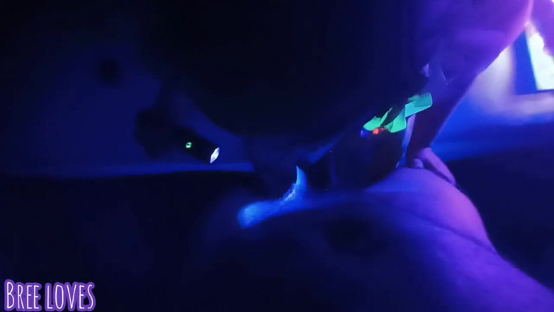 Bree Loves: La festa del neon termina con un pompino