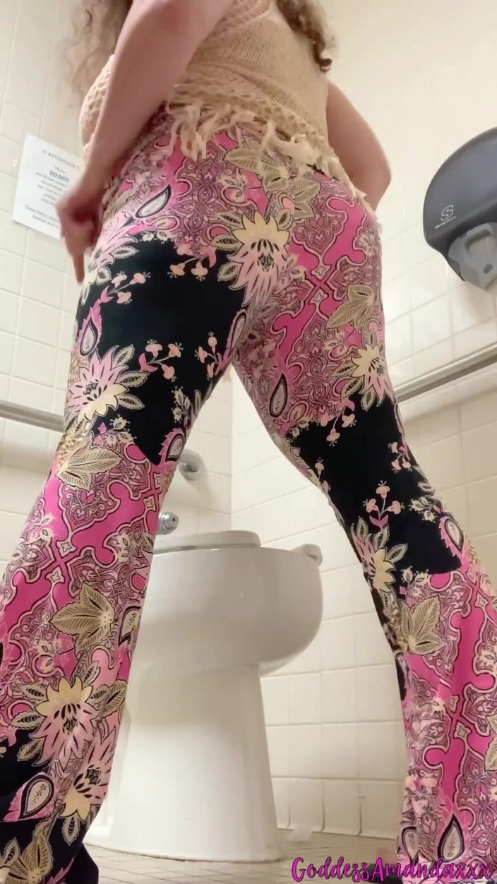 Goddess Amanda: Pawg seksi pengen kamu memuja tubuhnya