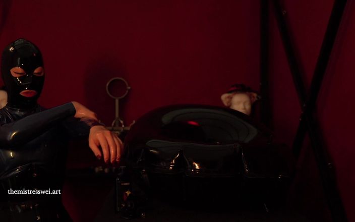 The mistress Wei: [sesja 2 | Część 1] Zajęcie się uzależnieniem od lateksu
