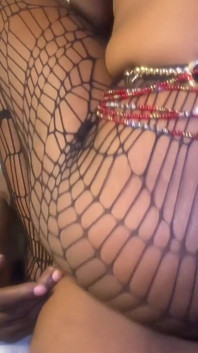 Zakar hitam besar eboni di sofa