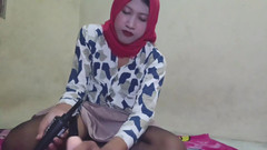 Nitha_Tiara: Muslimský femboy anál pomocí robertku