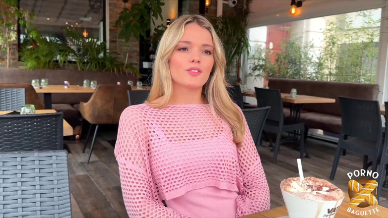 Porno Baguette: Jade, söt blondin, knullas i röven!