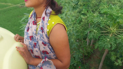 Pooja raniji: Indiancă Desi Village Young Desi Girl Outside Sex - iubită care...