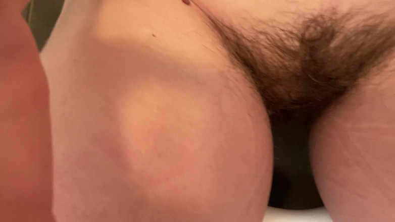 Cuteblonde666: Pissing on the toilet hairy girl
