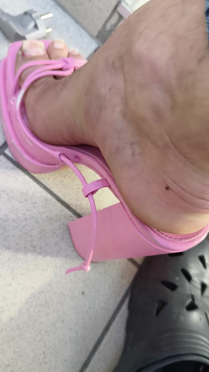 Mutsakin: High Heels
