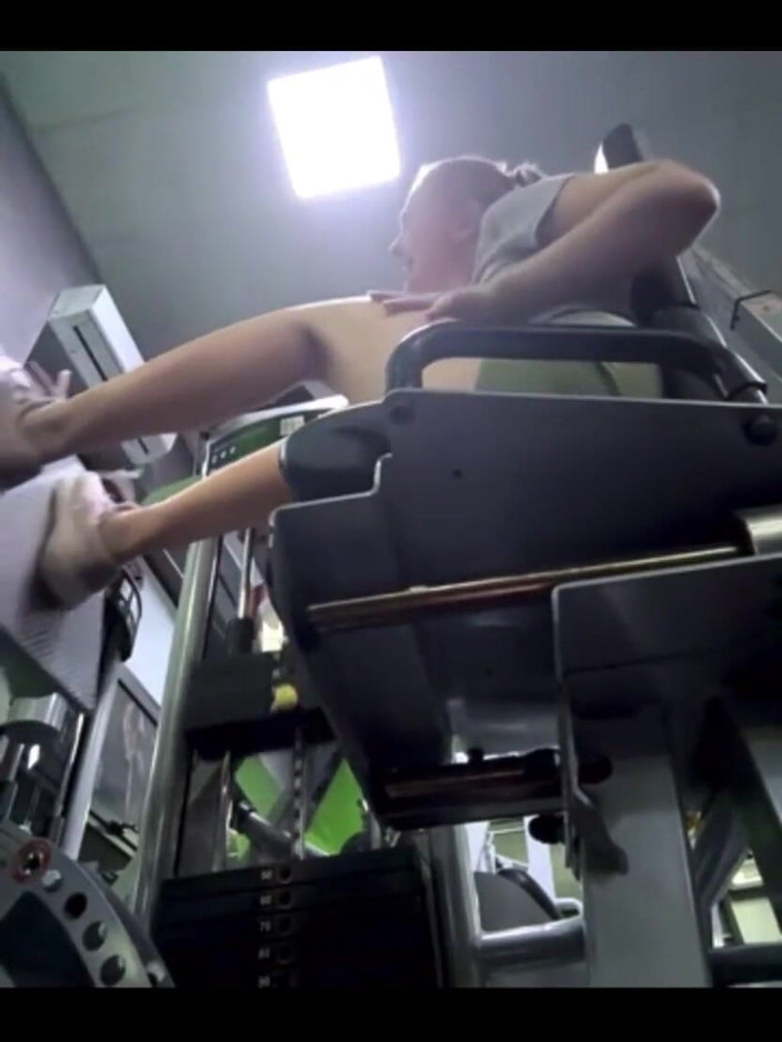 JuiceLussie: Gym Masturbation: Horny Beauty in the Fit Gym Massages Her...