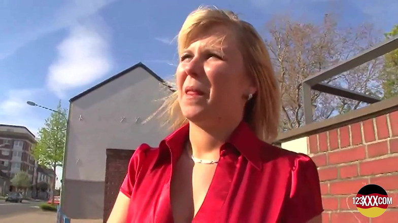 123XXX - Fucked Amateurs in Germany!: 야외에서 운 좋은 남자를 따먹는 거유 금발