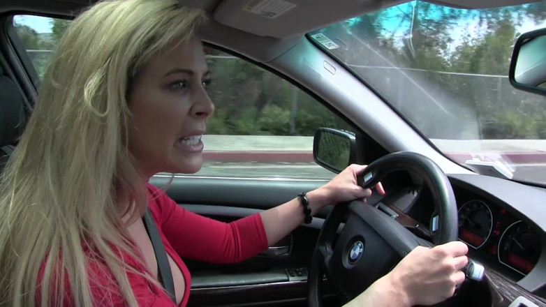 Perv Milfs n Teens: ¡Cherie Deville es follada tan bien que ni siquiera puede...