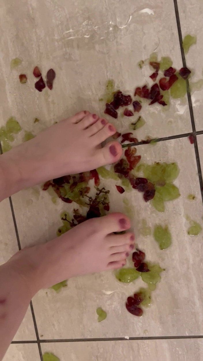 Bigtiddygoth: Grape Crushing