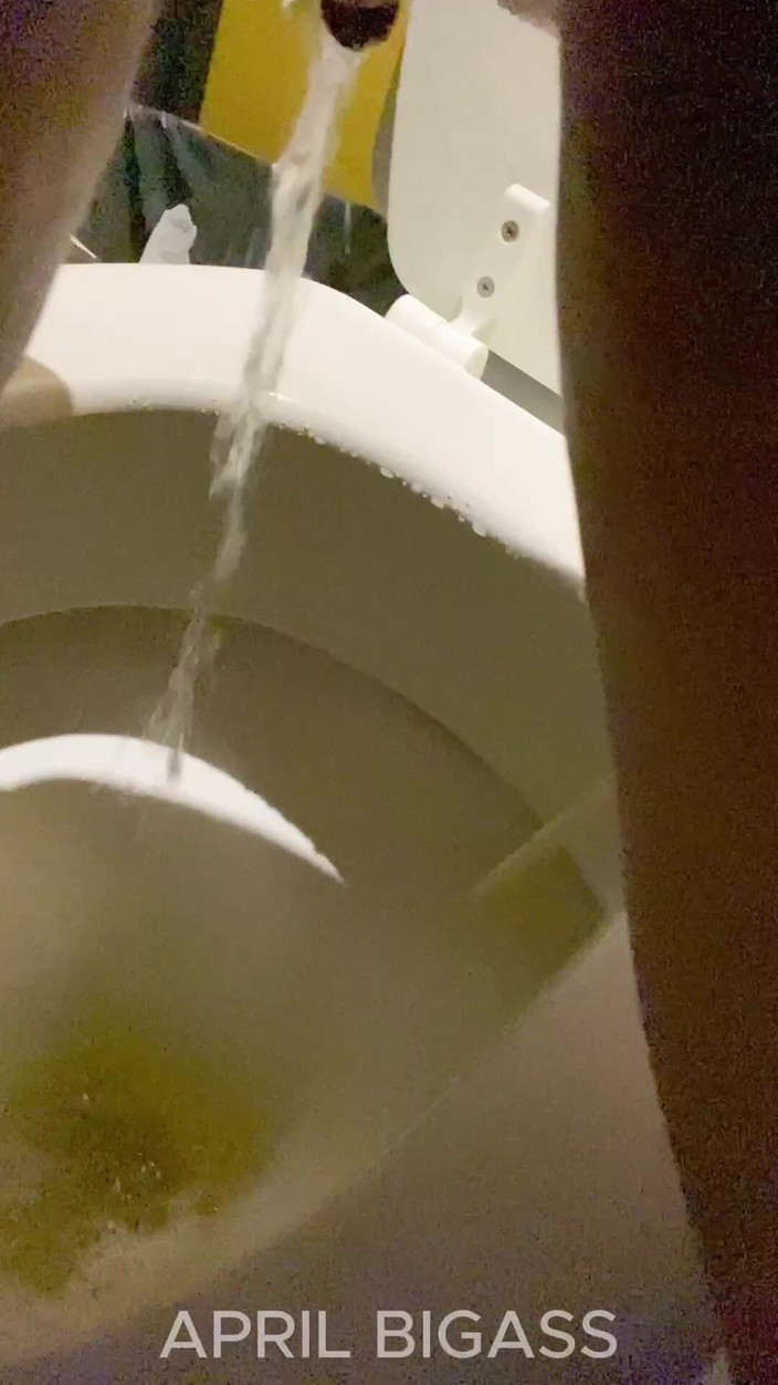 April BigAss: Arjantin sokaklarına işeyen üçlü grup seks, mar del plata, 2 fahişe birlikte!!...