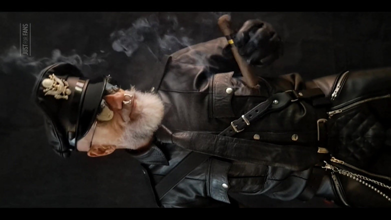 MusclesCigarsFFPig: Smoking