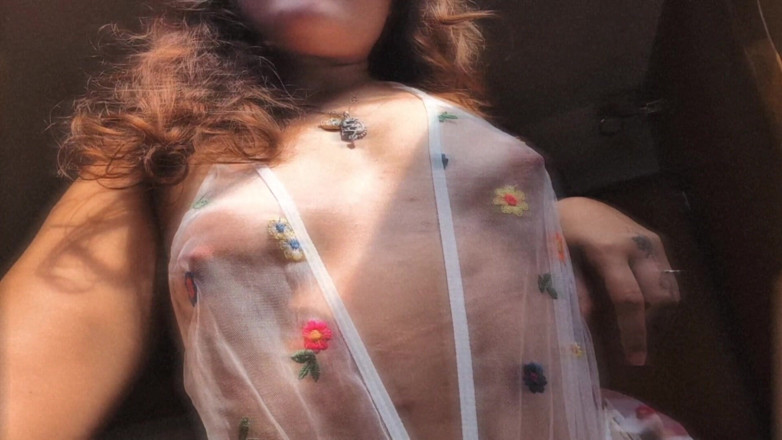 Natacha PsychoSweet: La tua ragazza si masturba sulla tua barca
