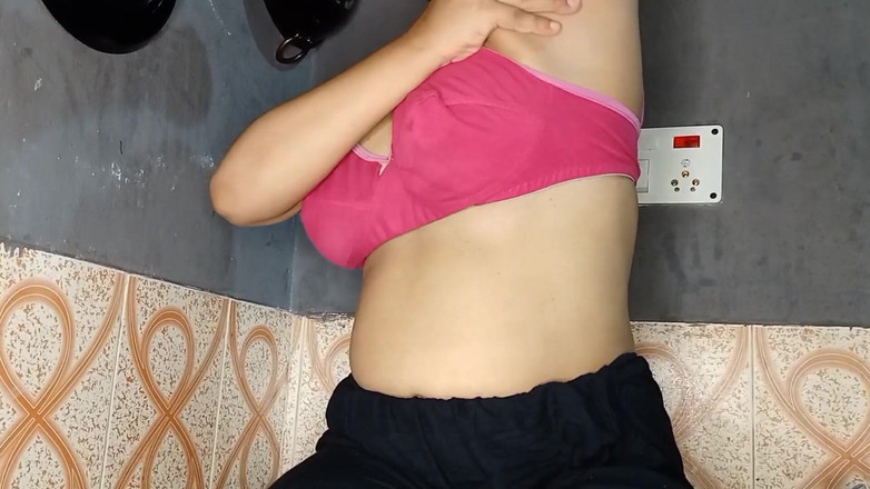 Neelima69: Desi-vrouw, vuile Hindi-praat, ze komt klaar