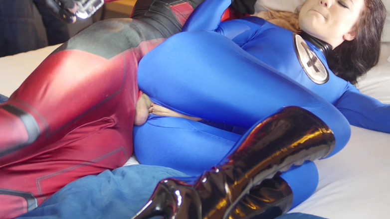 Nylon Xtreme: Oktavia Milton în Lycra fantastică zentai