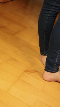 Beige Sneakers & Sheer Nylons - Footplay và Dangling dưới bàn làm việc