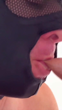 Uncut Boy at the Gloryhole - Slow Play e um Deep Release