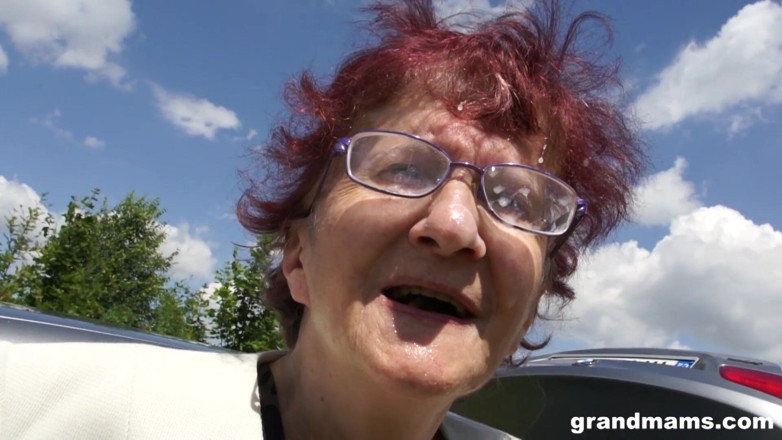 Grandmams: Donna di 80 anni succhia un ragazzo di 18 anni