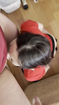 La mia ragazza amante mi lecca la figa e si masturba la figa allo stesso tempo