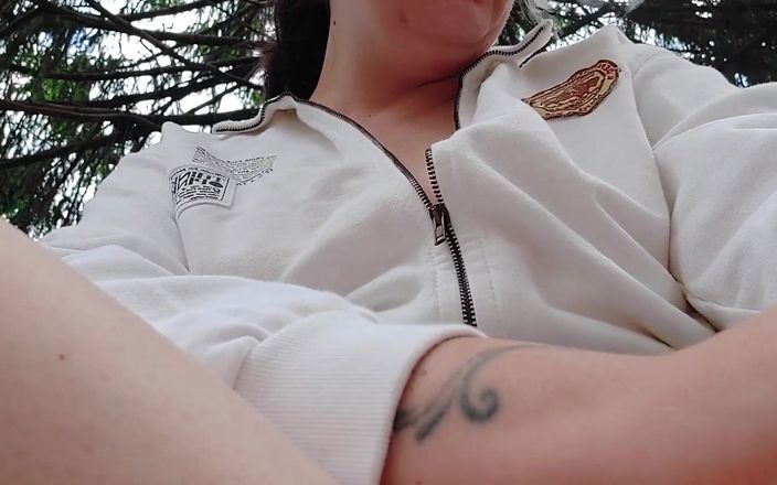 Nicoletta Embassi: Pezón con preñadas mientras fumo un cigarrillo y te muestro...