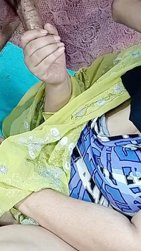 Esposa infiel de grandes tetas dando paja y se masturba el indio desir maridito con gran polla