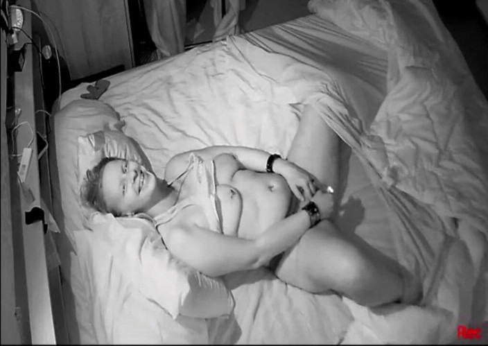 KittieNoOne: O altă noapte din mine jucându-mă cu mine