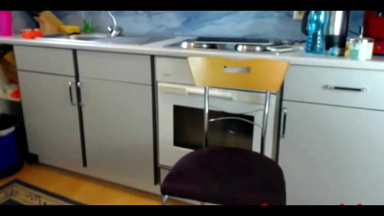 Sexydea: Schattige sexydea toont poesje op live webcam