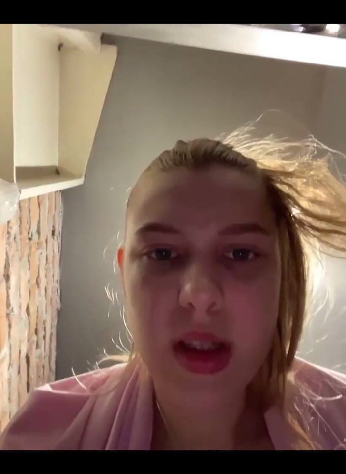 JuiceLussie: La prima volta si masturba in un luogo pubblico