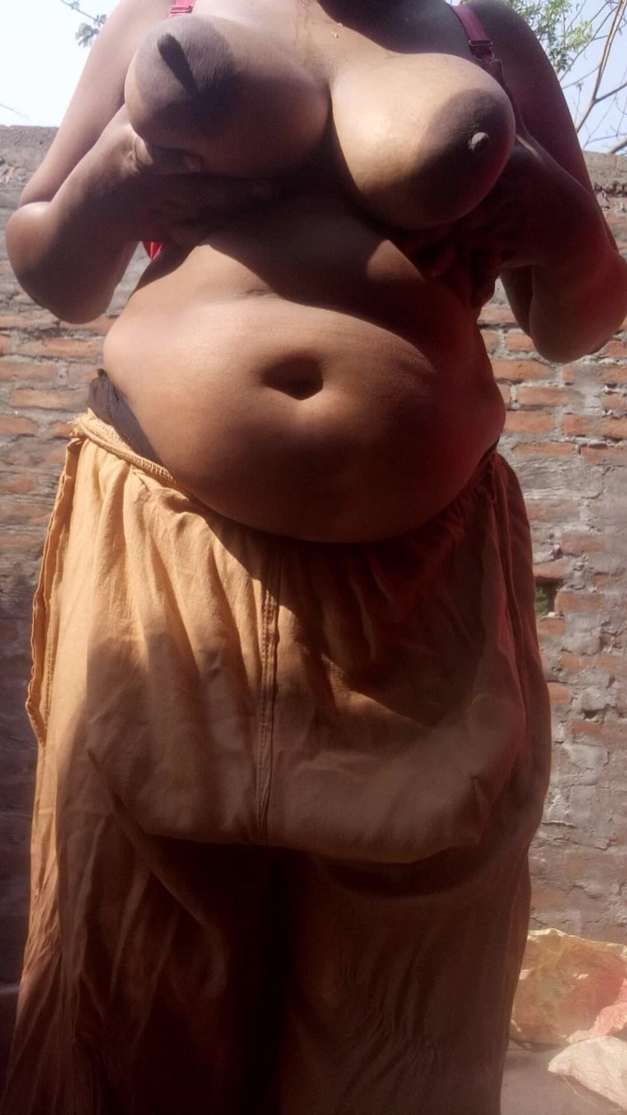 Sadia vabi: Красива студентка трахається в її пизду