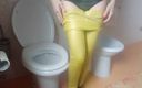 Savannah fetish dream: Pisse avec mes leggins en cuir jaune