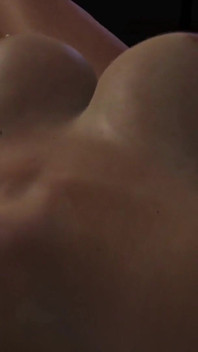 Macecha na posteli se svým robertkem