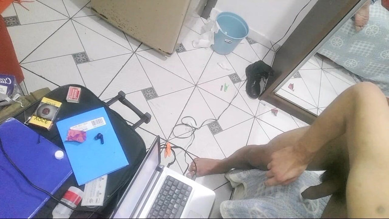 Virtual ToyBoy: 라이브 공연의 긴 비디오