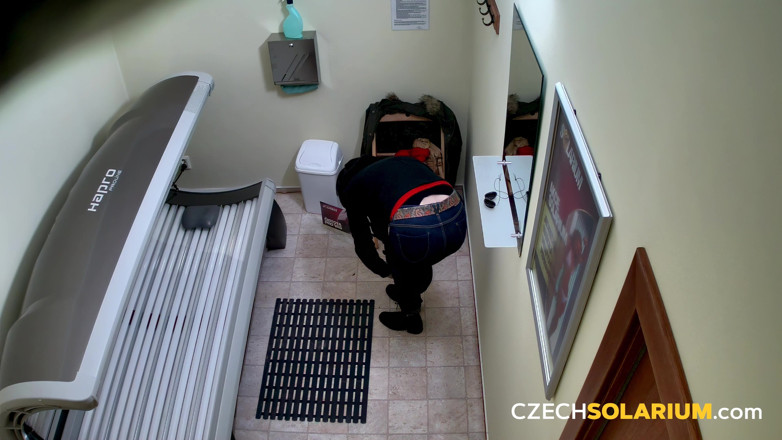 Czech Solarium: Czech Solarium 24: la mora inizia a giocare con la sua...